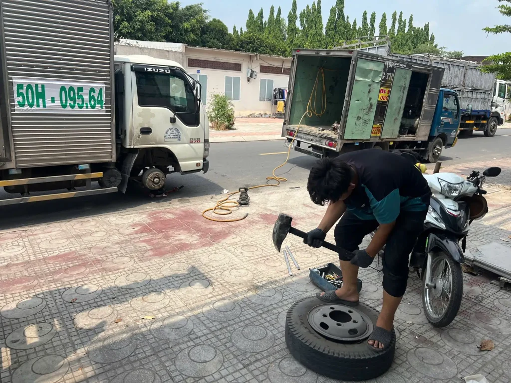 Vá Vỏ Lưu Động Đà Nẵng – Cứu Hộ Nhanh 24/7 Tận Nơi Giá Rẻ